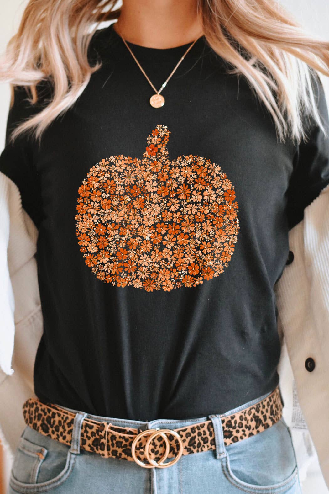 Kissed Apparel - Vendita all'ingrosso Maglietta serigrafata - Donna - Maglietta Grafica Autunnale con Zucca e Fiori1