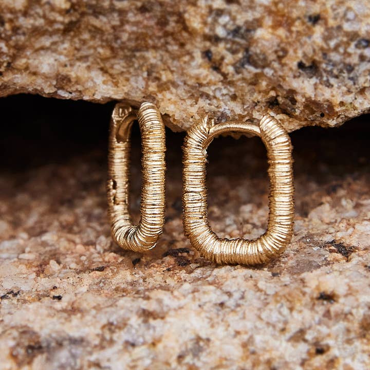 Agapée Jewelry – wholesale Hoop-örhängen – Lecco örhängen i guld - vattentåliga smycken, perfekt present2