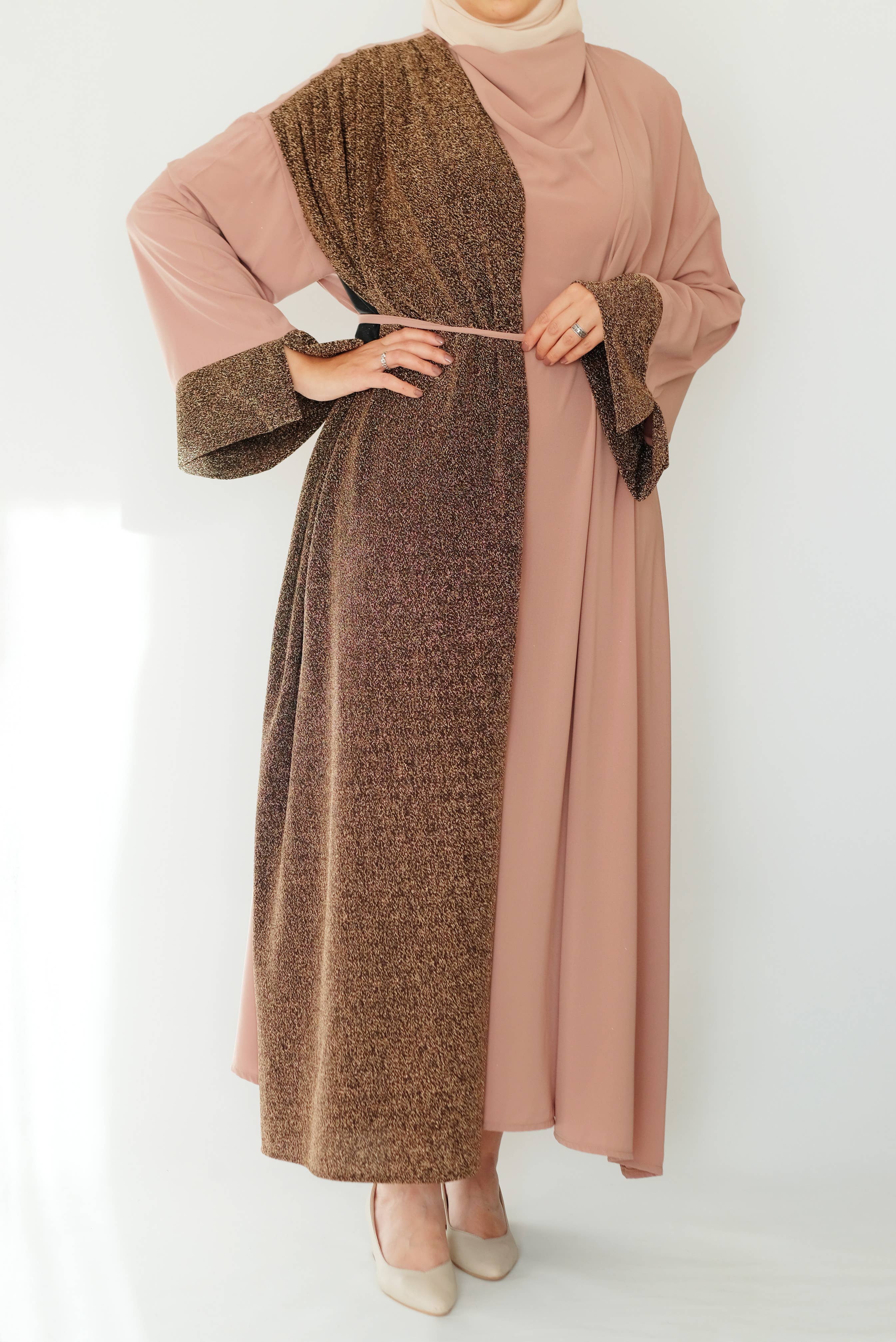 SAIS Fashion – Großhandel Kaftan – Damen – Zweiteiliger Abaya mit Schal in Mokka Mousse und Schwarz7