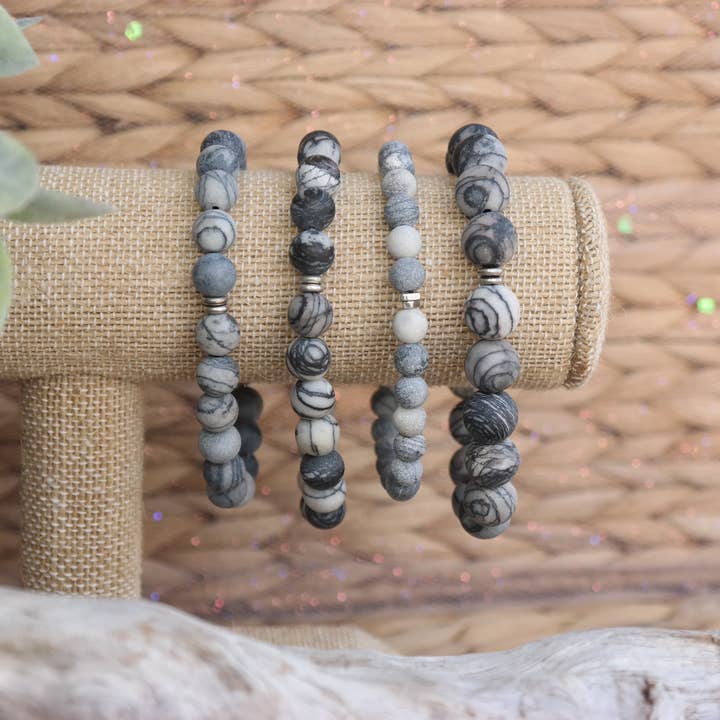Pacotes de Pulseiras Black Web Jasper Healing Gemstone de 1, 3, 6 por atacado de Love and Grace