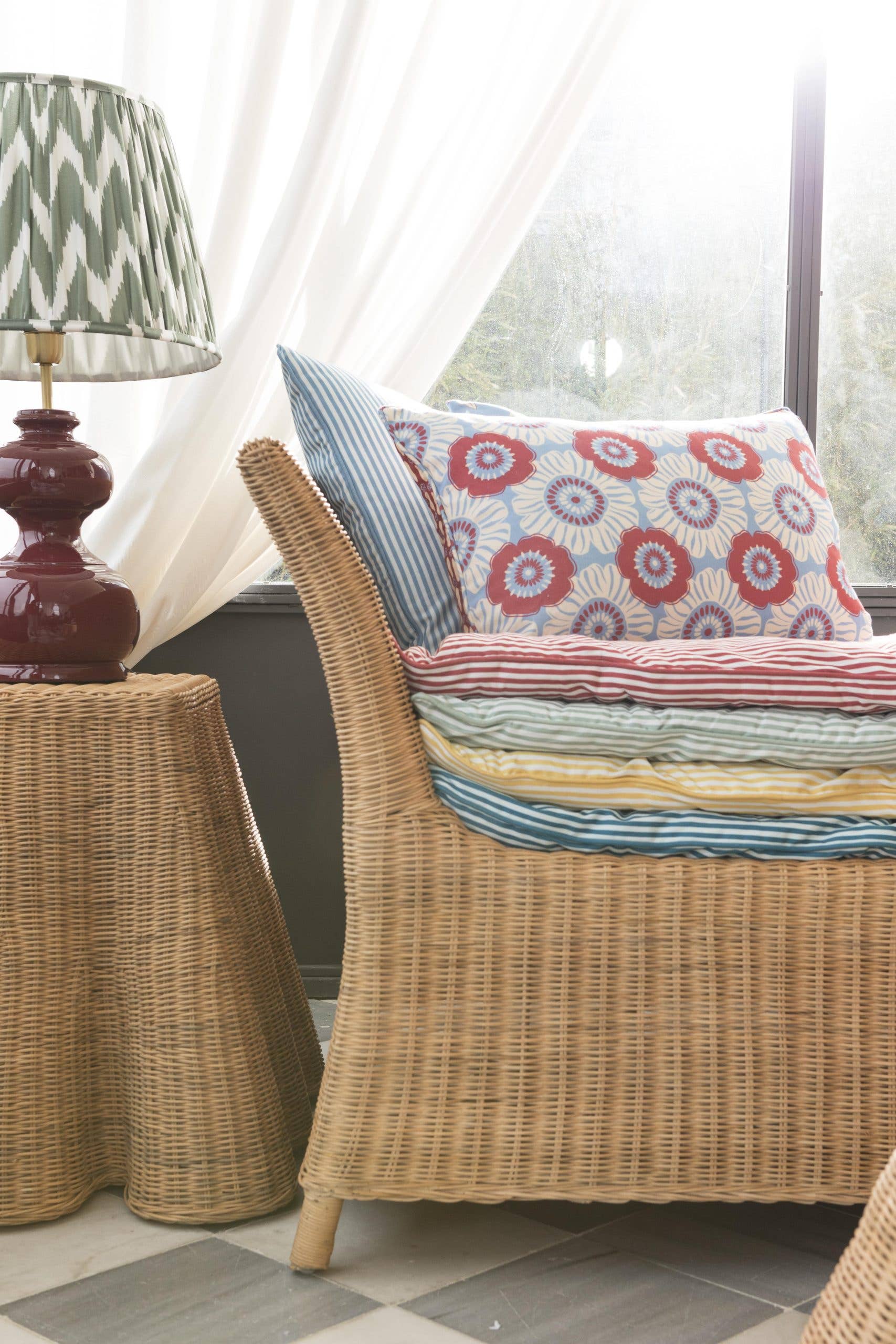 Mahe Homeware - Wholesale Throw/Decorative Pillow - Blue Pop Floral Cushion 40x602