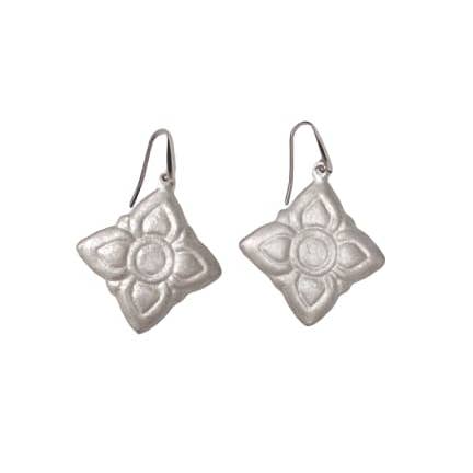 Brincos Flor de Lótus por atacado de No War Factory s.r.l.