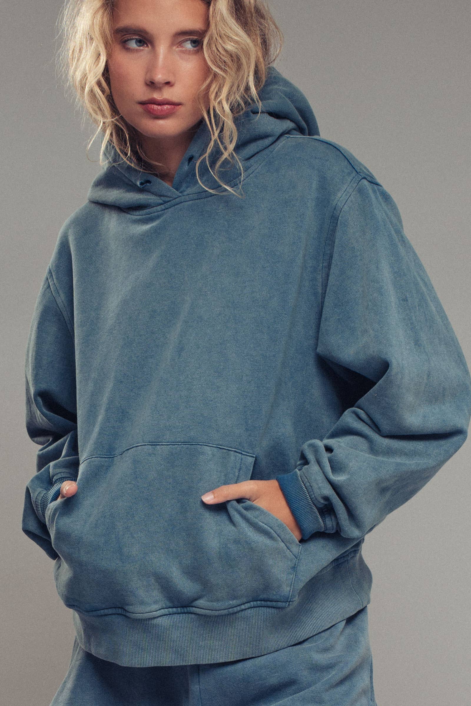Urban Daizy - Wholesale Hoodie - Women's - Vintage Wash Oversized Brushed Hoodie25