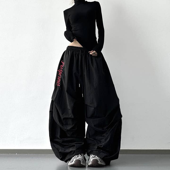 Pantalon ample à décor de lettres en polaire pour la vente par Plush Looks