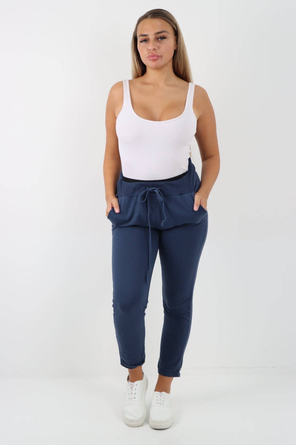 Miss Bold – Großhandel Lounge-Trainingshose/-Jogginghose – Damen – Italienische schlichte Basic-Jogginghose mit Kordelzug34