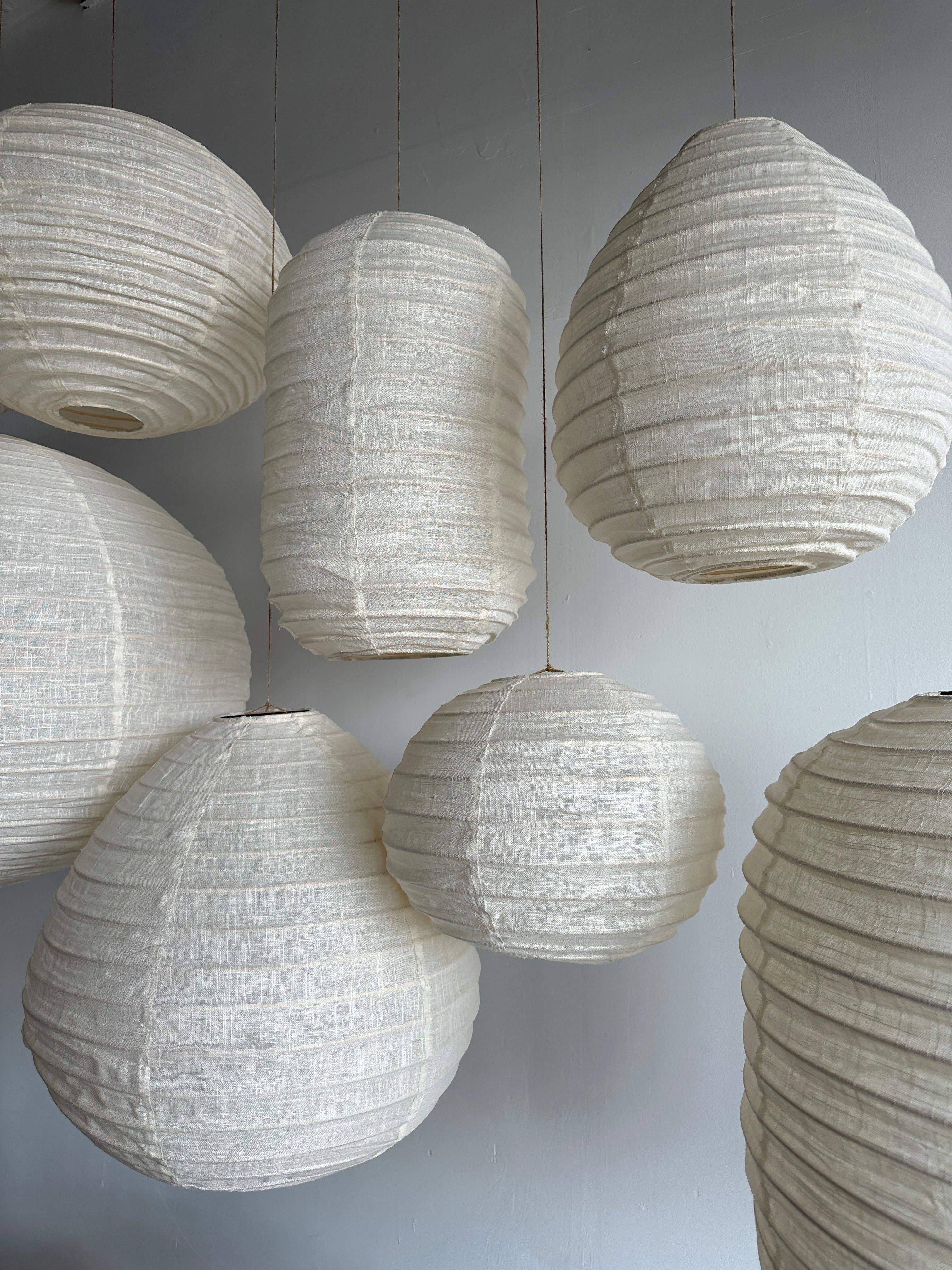 Office Objets - Wholesale Chandelier/Hanging Light - Medium round Japanese-style pendant light in rattan and natural linen D:4032