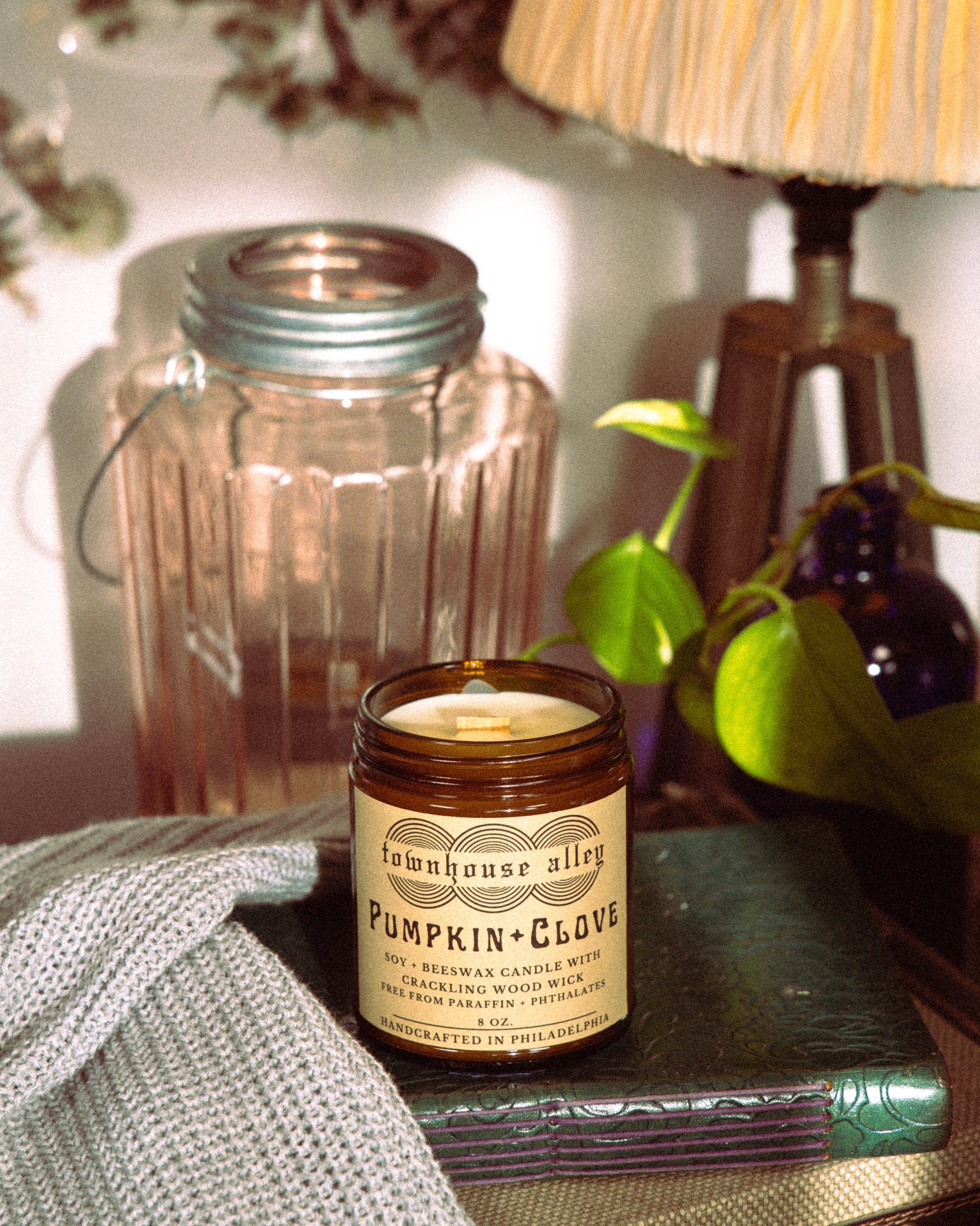 Townhouse Alley - Wholesale Jar/Filled Candle - Pumpkin And Clove Soy & Beeswax Candle With Crackling Wood0