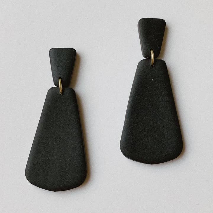 Boucles d'oreilles en pâte polymère noire | The Cleo Earrings pour la vente par Everyday Wildflower
