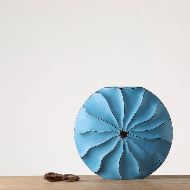 Bentley & Bo – Großhandel Vasen – Blaue runde Muschelvase — groß0
