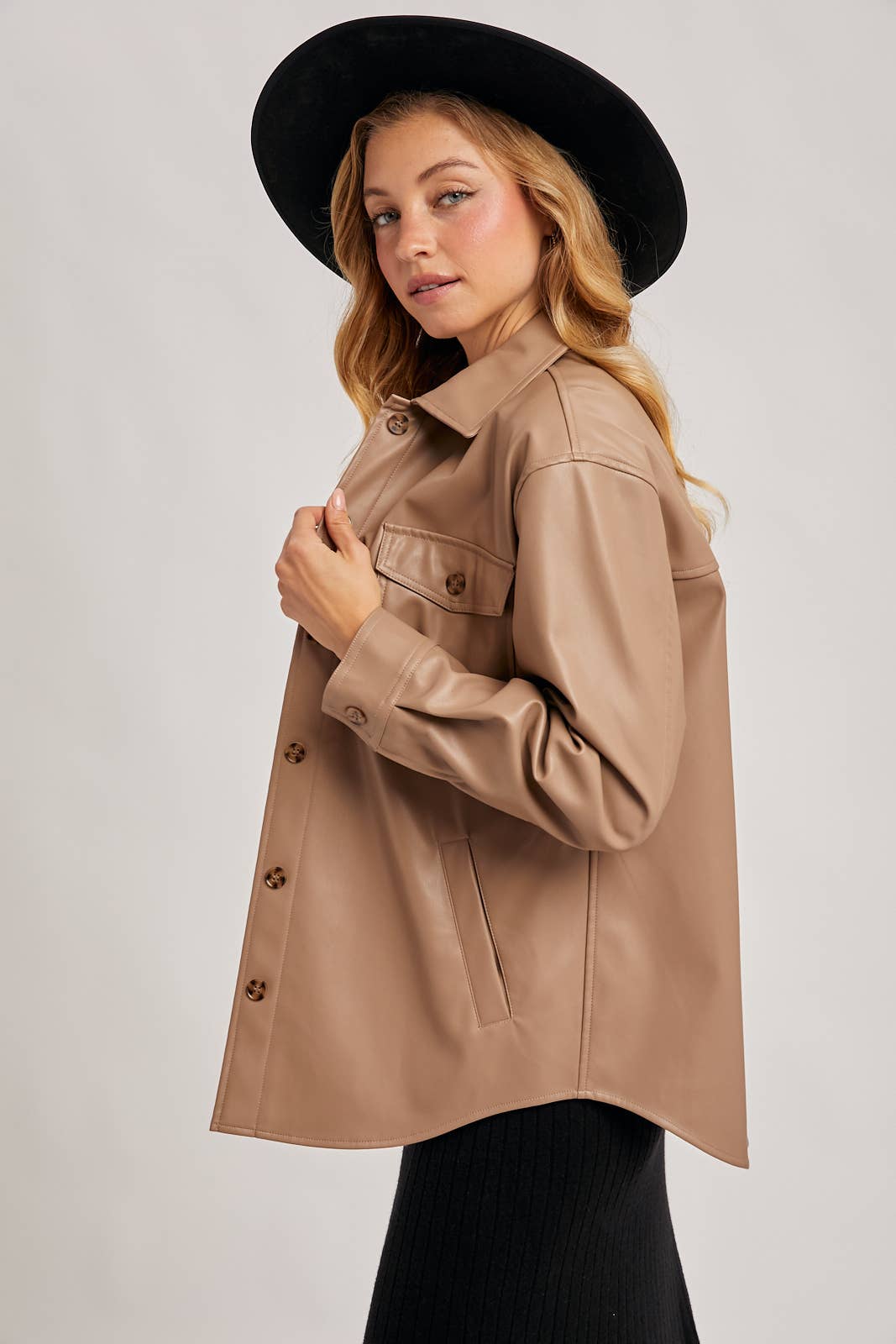 Bluivy - Vendita all'ingrosso Giacca a camicia - Donna - SHACKET IN PELLE VEGANA15