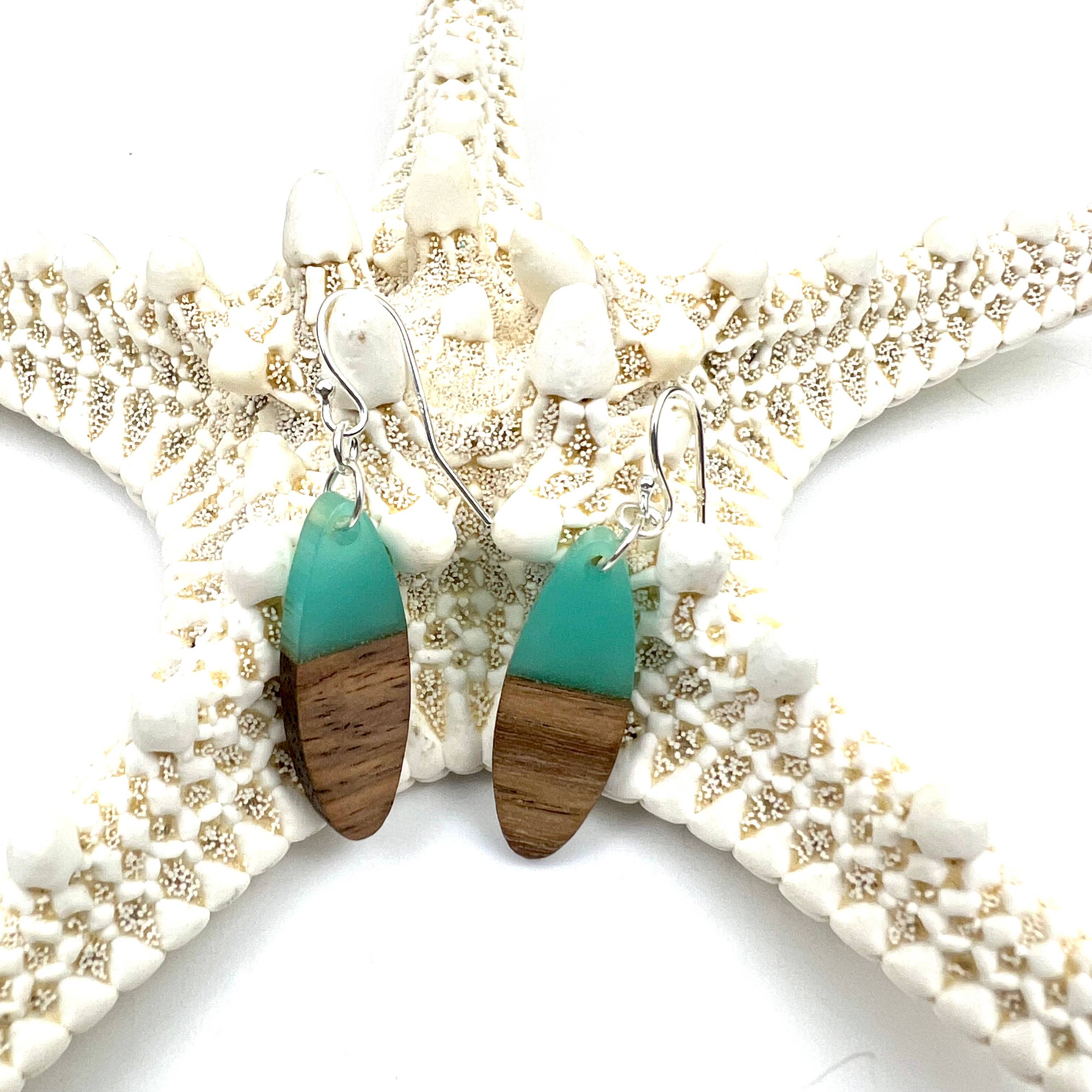 Jackie Gallagher Designs - Handmade Coastal Jewelry – Großhandel Ohrhänger – Ohrhänger aus Aquaharz und Holz2