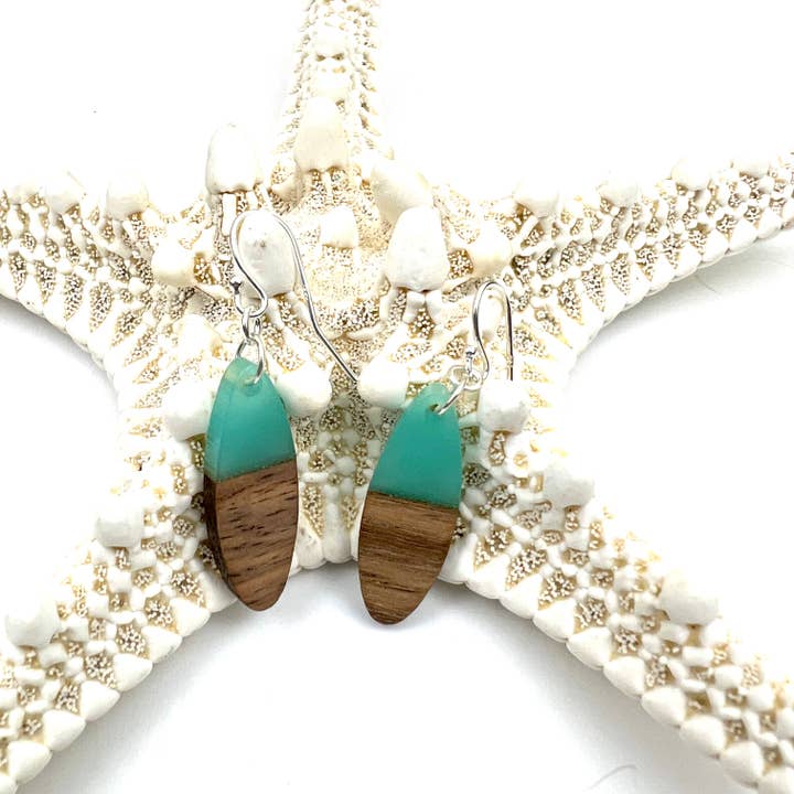 Jackie Gallagher Designs - Handmade Coastal Jewelry – Großhandel Ohrhänger – Ohrhänger aus Aquaharz und Holz2