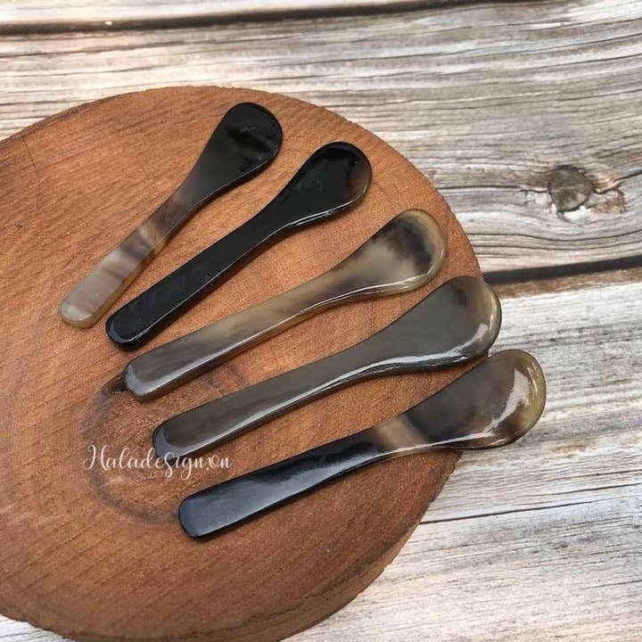 Hala Design - Wholesale Mask applicator brush/tool - Personalised Buffalo Horn Cosmetic Spatula1