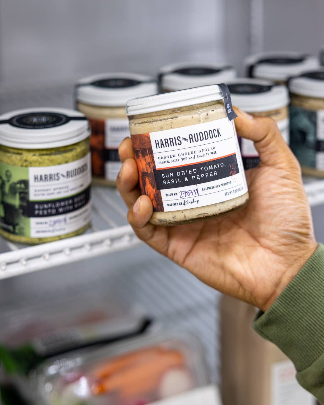 Harris and Ruddock - Wholesale Cheese - Sun Dried Tomato Basil Cheese Spread - 9 oz4