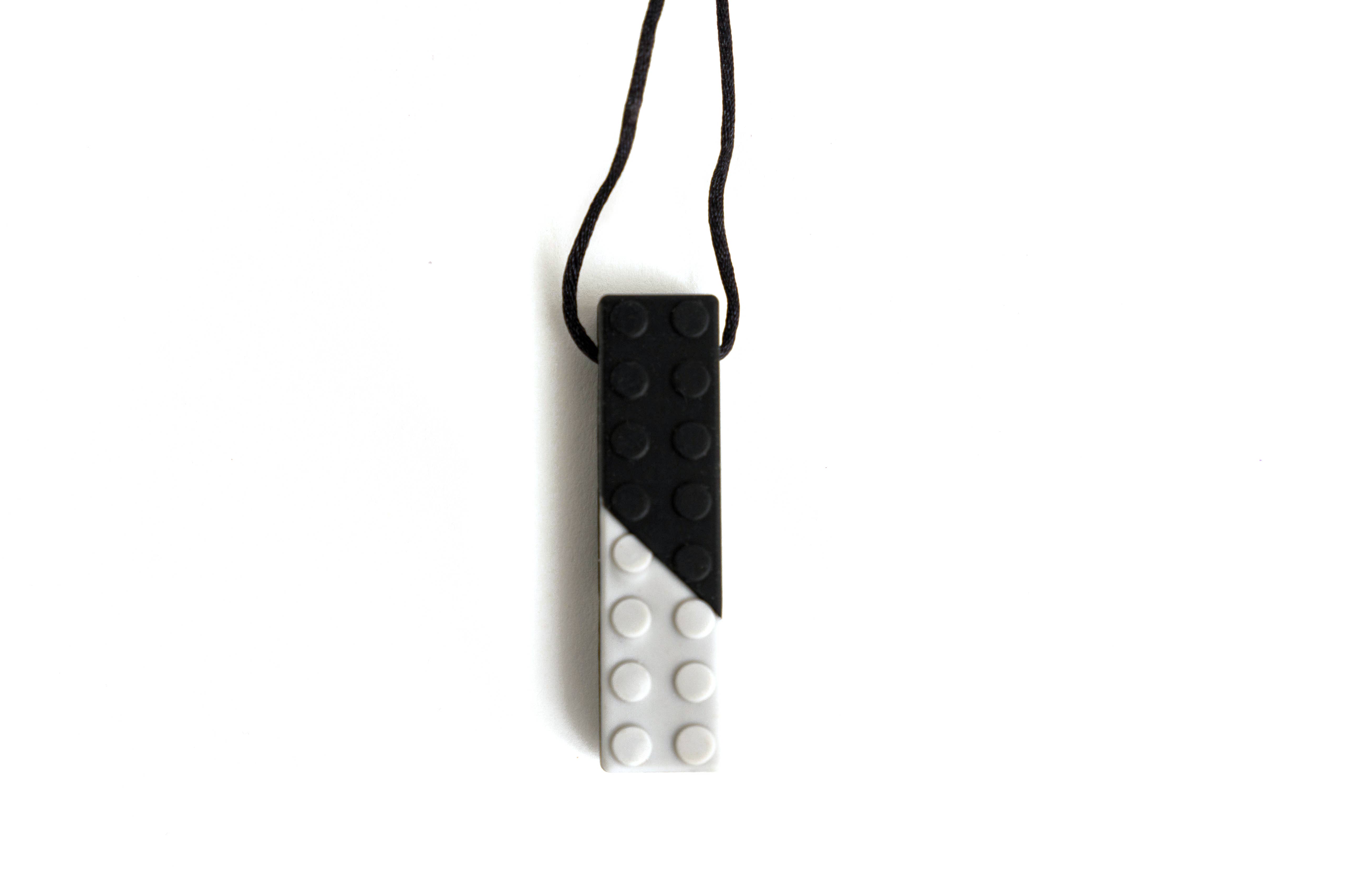 Autistic and Loved - Vente Collier – enfant - Pendentif Bloc Couleur Autistic & Loved1
