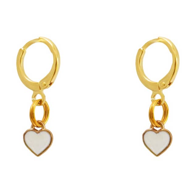 Orecchini huggie minimalisti smaltati a cuore bianco | di Ifemi Jew per la vendita all'ingrosso da parte di Ifemi Jewels