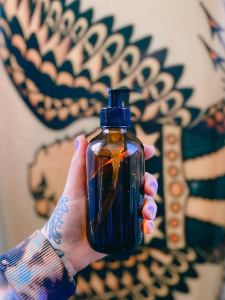 The Bedroom Wolf Bart- und Haaröl für den Großhandel von Witchy Woman World Apothecary