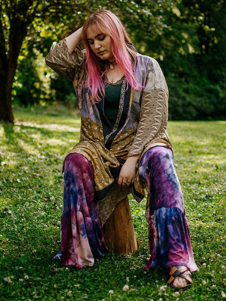 BIE DYE FACKELN MIT GLOCKENBODEN, GRANAT für den Großhandel von Kantha Bae