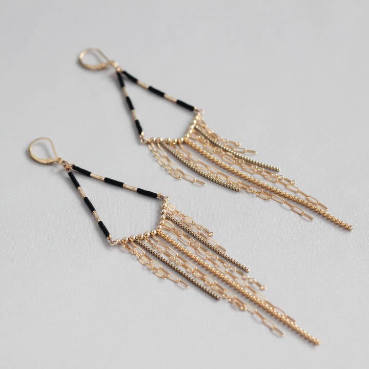 Beaded V Fringe Örhängen för wholesale av Maya Bauman