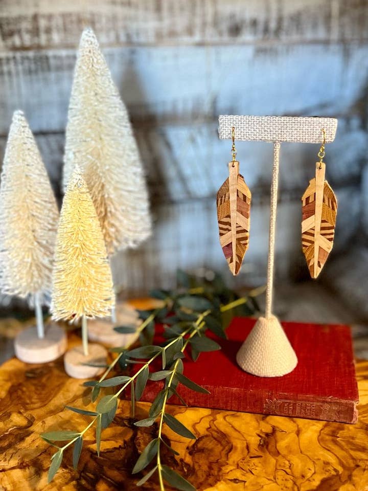 Stratifié bois-plume pour la vente par Alchemy Jewelry