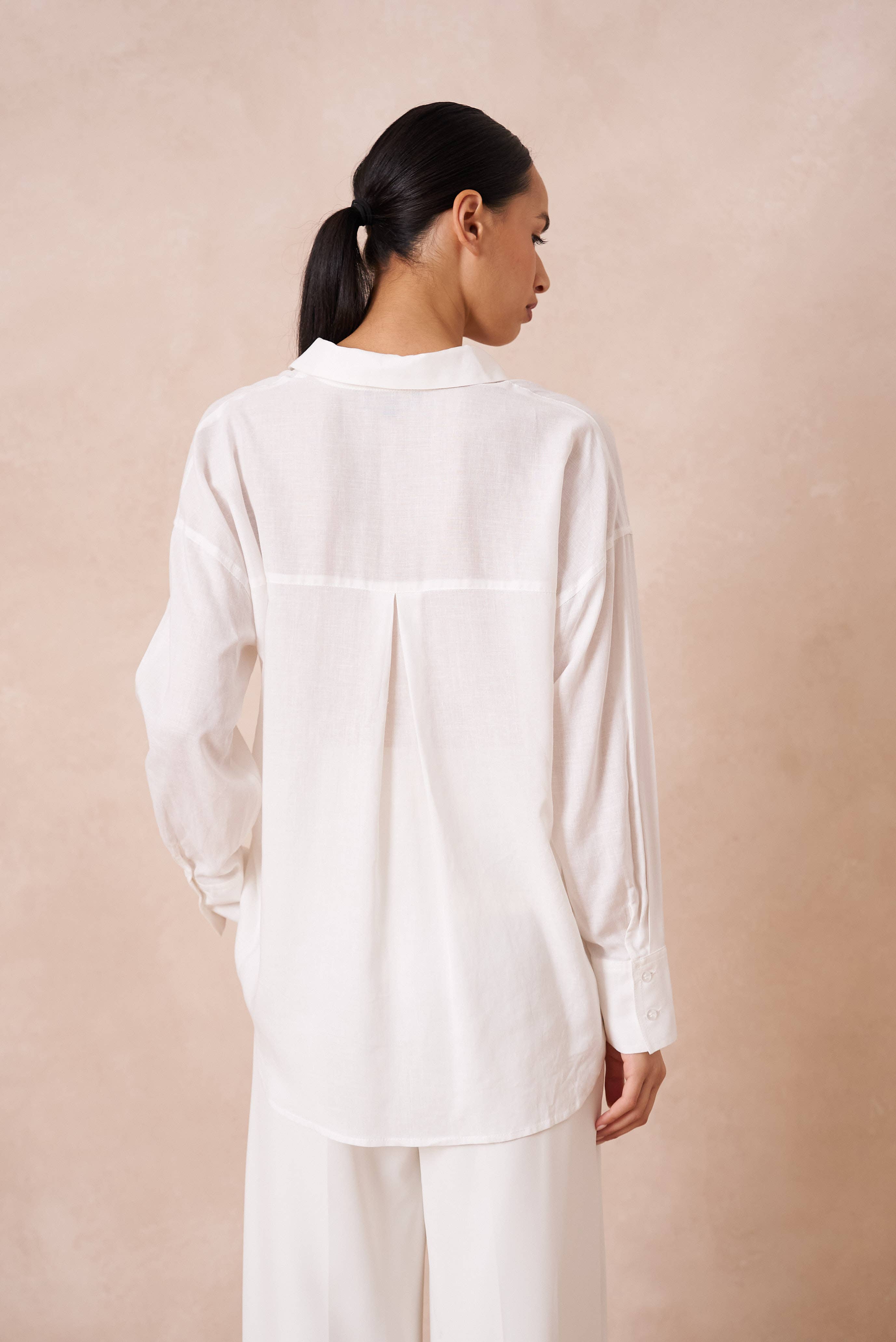 Attentif Paris - Vente Chemise à col boutonné – femme - Chemise unie avec col à revers avec du lin22