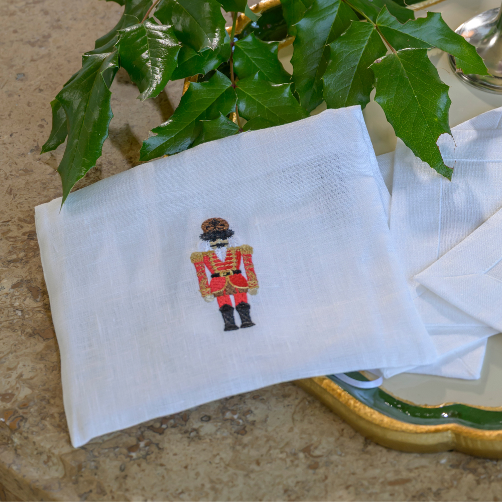 Arte Italica & Crown Linen Designs – Engroshandel Bordskånere – Nøddeknækker 2025 Cocktailservietter Sæt med 4 - NY2