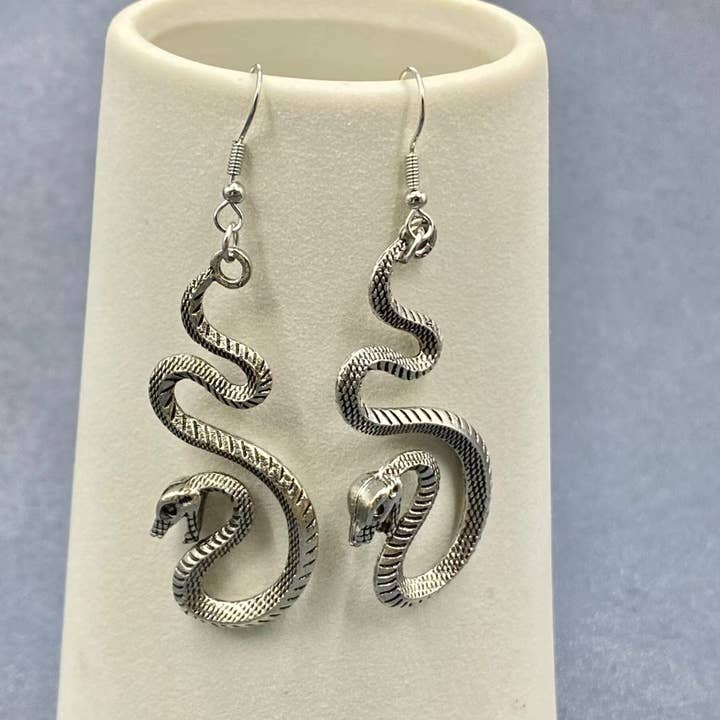 Mio Queena - Wholesale Dangle Earrings - Silver Tone Snake Dangle Earrings