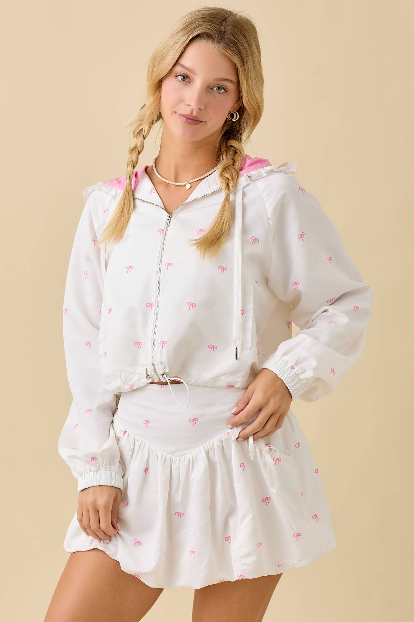 BLANC Veste coupe-vent avec mini-jupe-culotte en vente sur Faire12