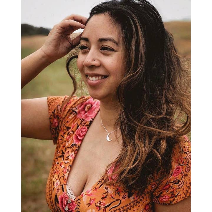 Bowie & Co - Wholesale Pendant/charm necklace - Crescent Moon Necklace - Silver