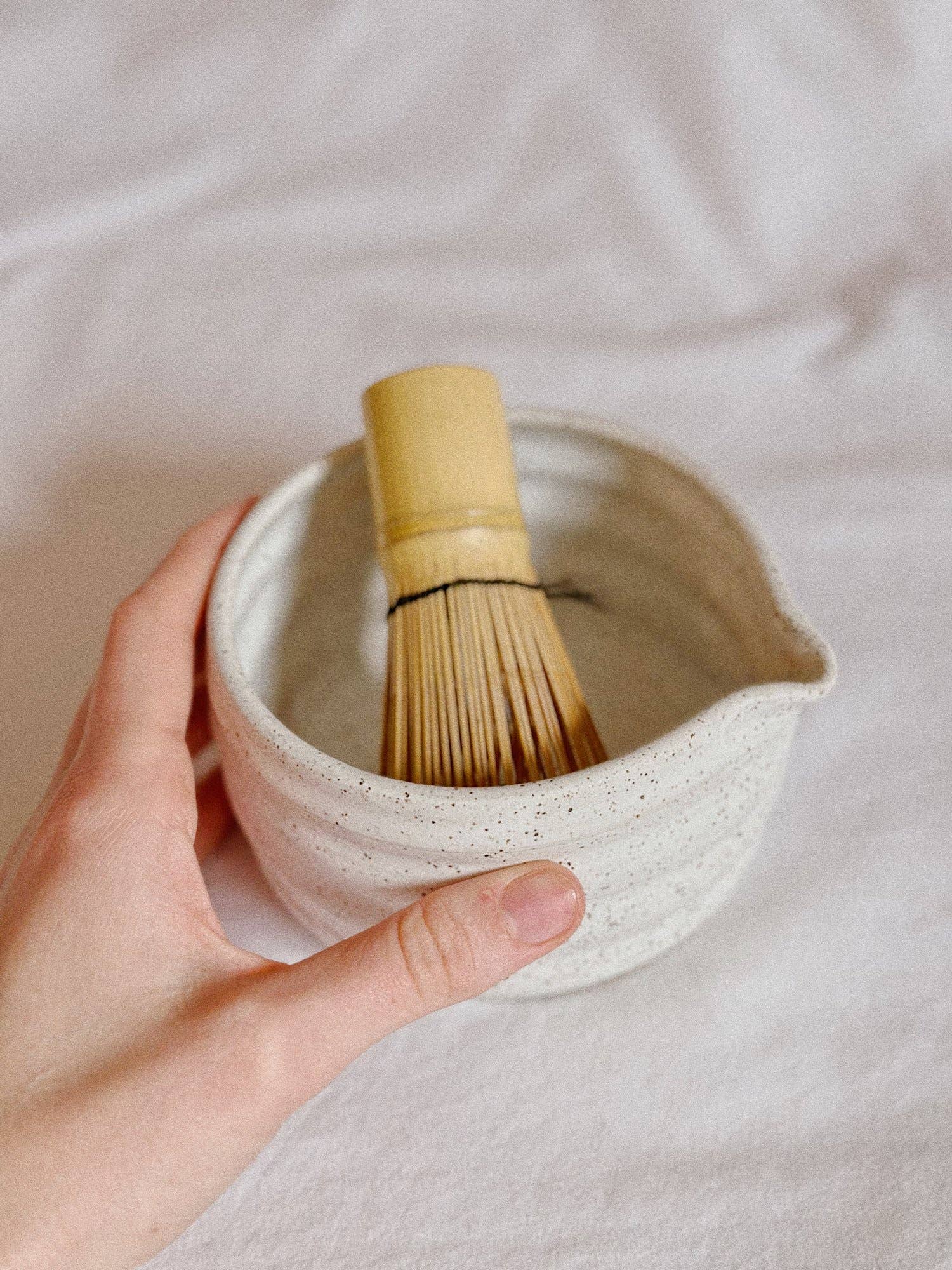 Pepper Stone Ceramics – Engroshandel Skål – Matcha skål i hånddrejet stentøj med tud9