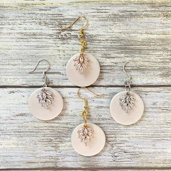 Boucles d'oreilles en argile CZ Pave pour la vente par sage + citrus