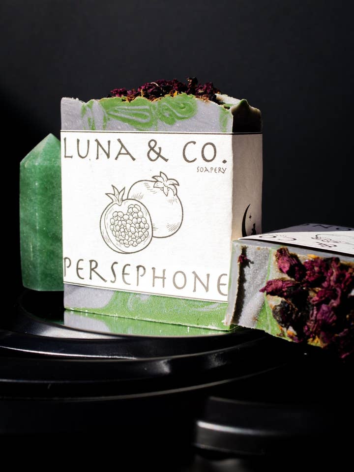 Perséphone II : Déesse des Enfers pour la vente par Luna & Co. Soapery