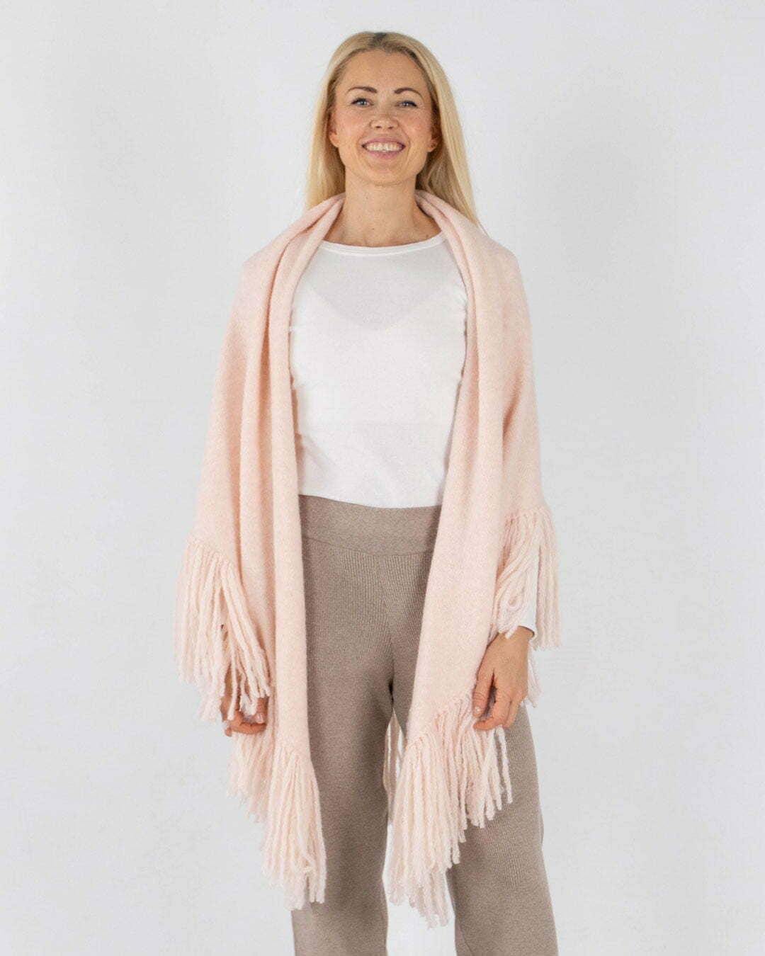 Merete Dèhn - Wholesale Wrap - Women's - Daisy Shawl - Alpaca & Merino Wool13
