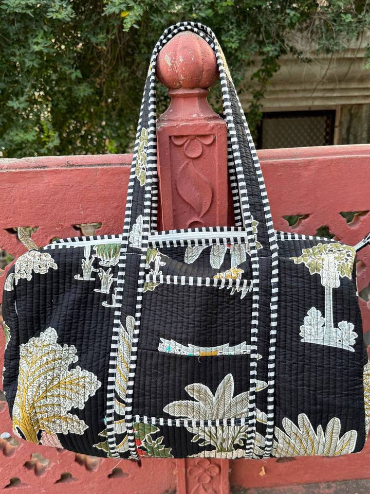 Bolso de hombro acolchado de algodón con estampado de manos para mujer para venta al por mayor de Bhawana Handicrafts