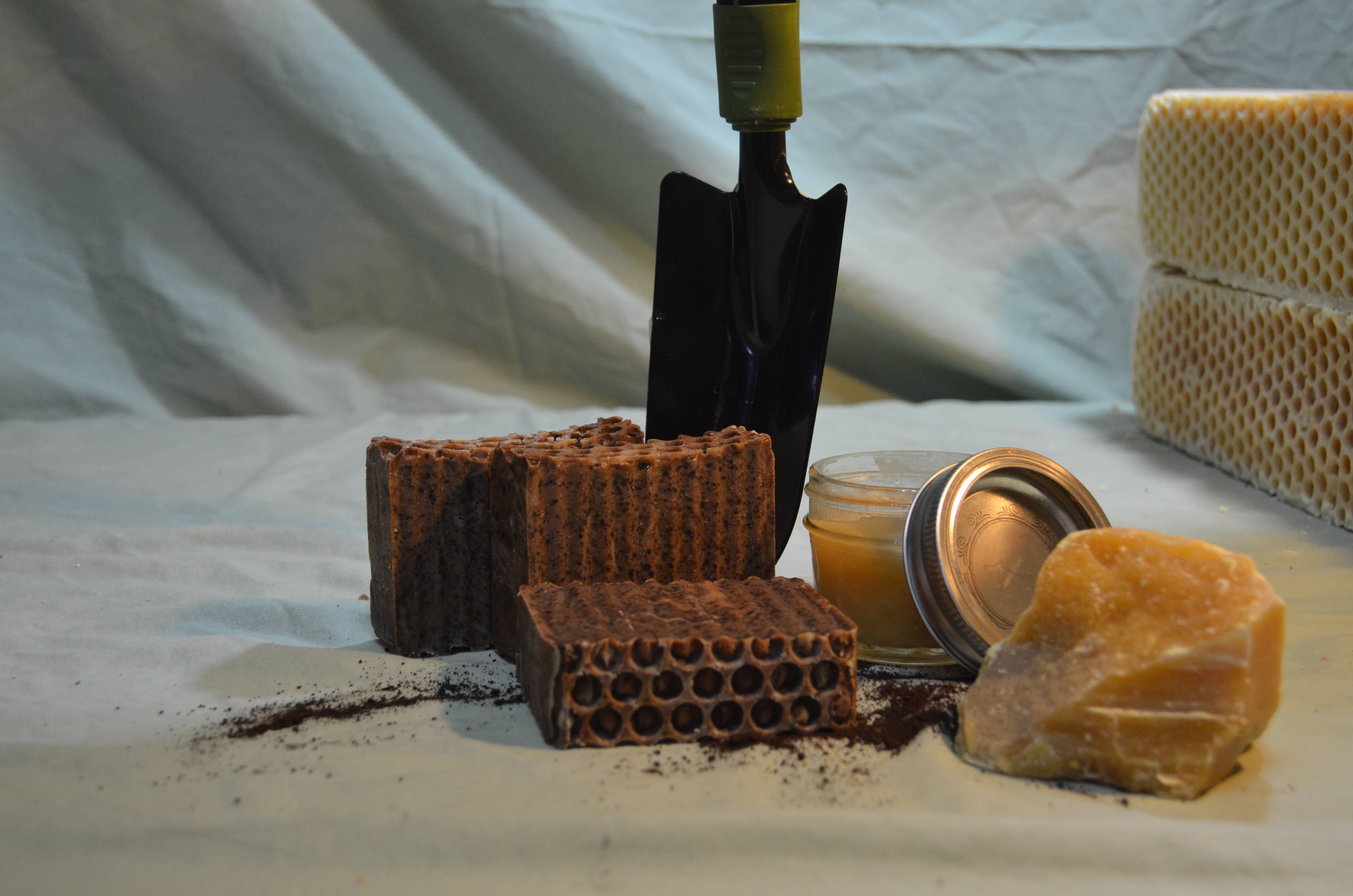 Bees-to-Bubbles Handcrafted Soaps - Venta al por mayor Pastilla de jabón - Jabón suciedad