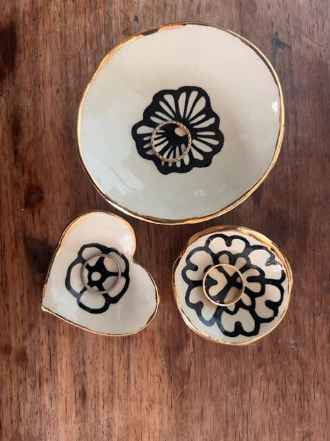 Hsieh Clay SF – Engroshandel Smykkeskål – Håndlavet hjerteformet smykkefat med blomster og 22 kt guldkant7