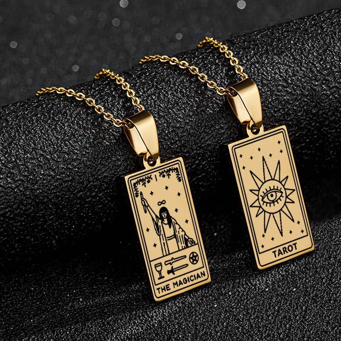 Collier en acier inoxydable gravé Tarot Waite Arcanes Majeurs pour la vente par Gemcohub