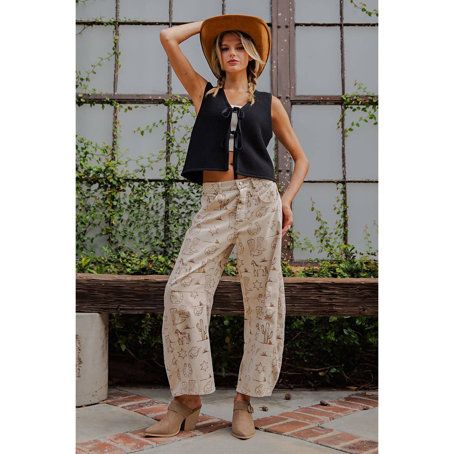 AMANDEL LATTE NIEUWE Mineral Washed Western Barrel Leg Jeans voor groothandel op Faire8