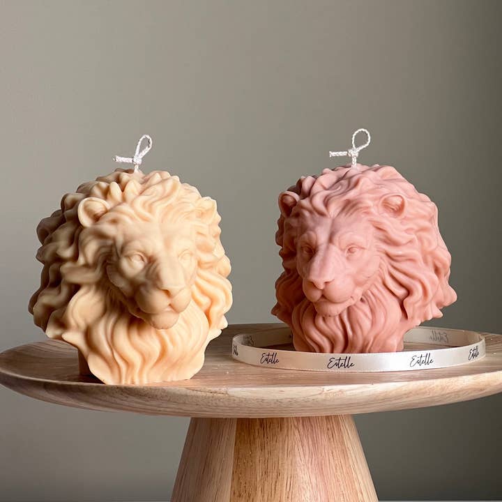 Bougie Lion Artisanale : Bougie Animale Sculpturale en Cire de Soja pour la vente par Estelle Studio