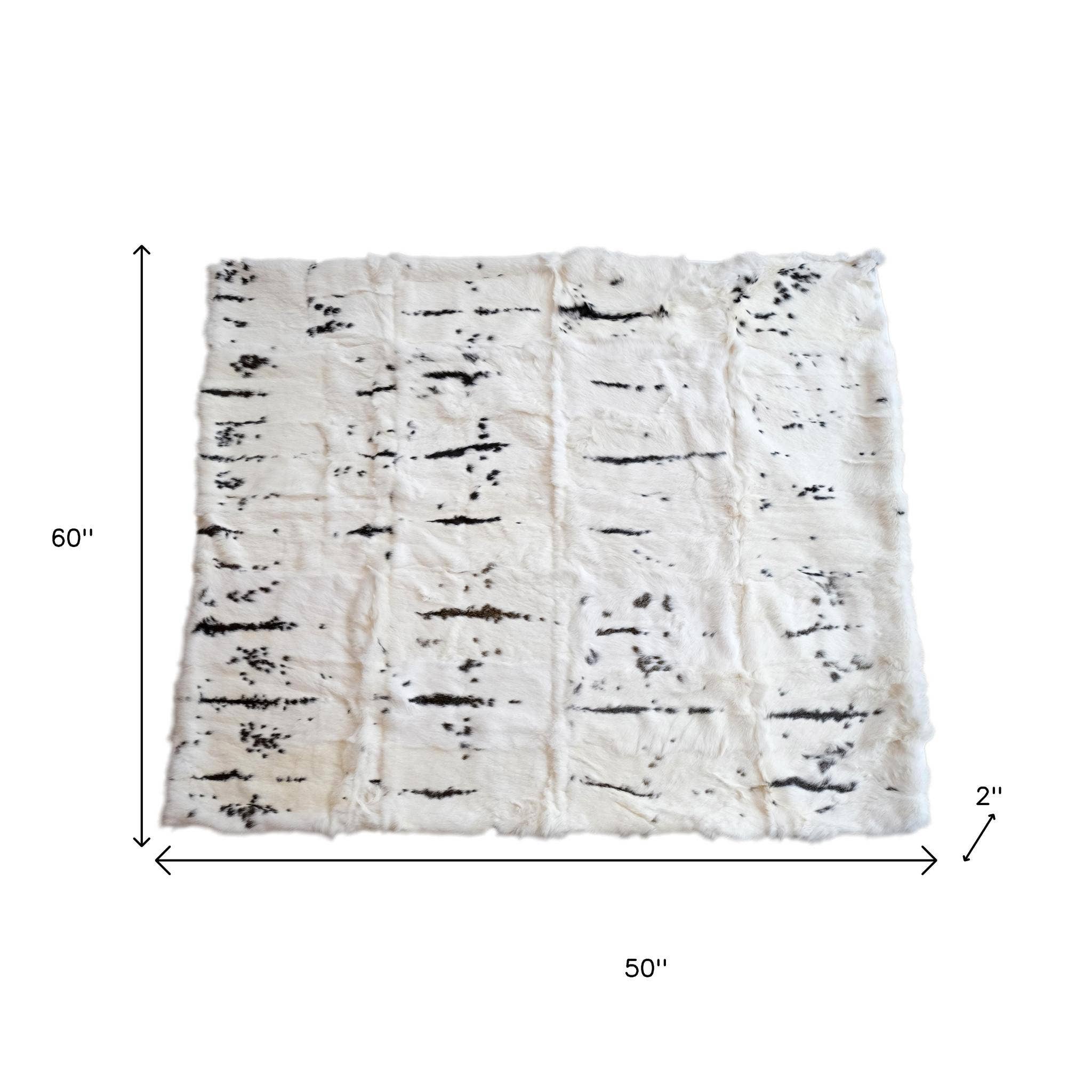 HomeRoots – wholesale Prydnadsfilt – Svart och vit kaninpäls plyschfilt 50" x 60"2