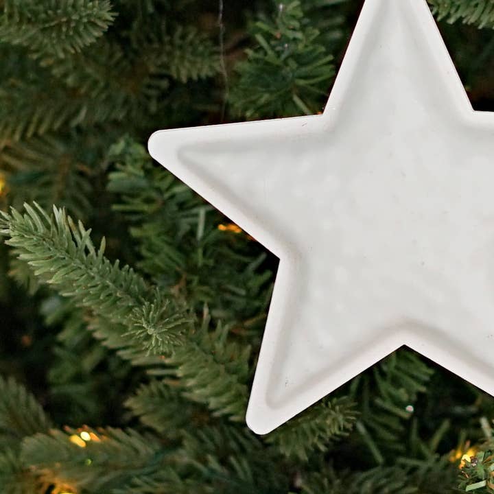 Holiday Depot Inc. - Wholesale Ornament - 570535- Hammered finish 3D Star-Cottage White-5.5Dx1.5T-0/481