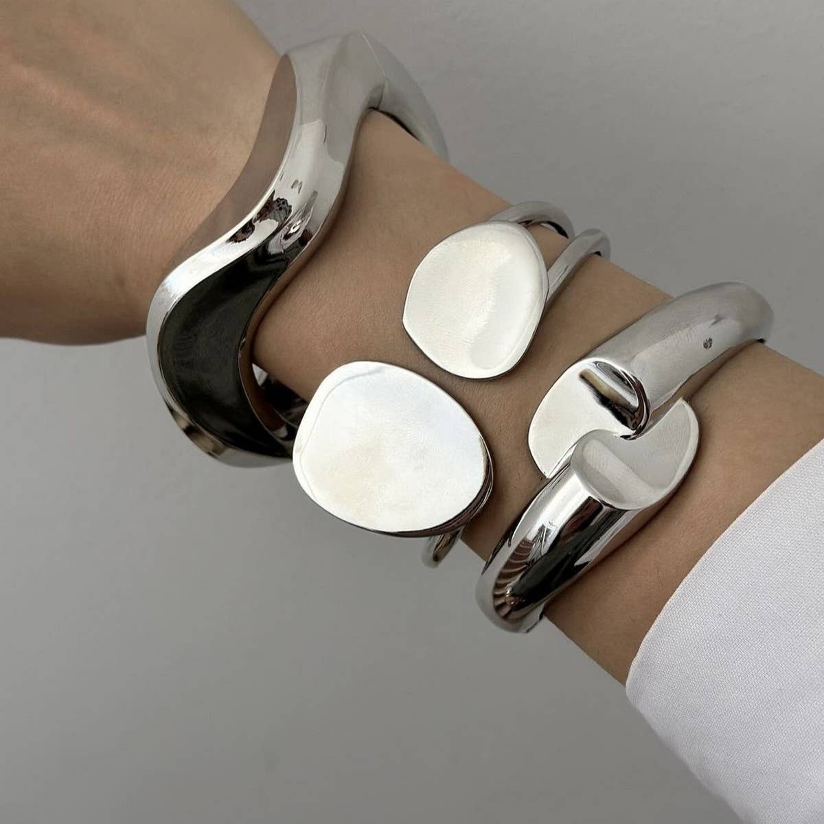ACCITY - Wholesale Cuff Bracelet - FASHIONABLE AND VERSATILE BRACELET WITH DESIGN_CWMM31186