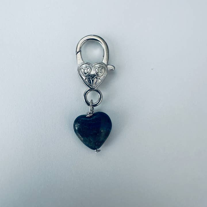 Crystal Pet Love – Meias de época festiva por atacado – Pingente de Coração de Lápis para Suporte Holístico de Cristal1