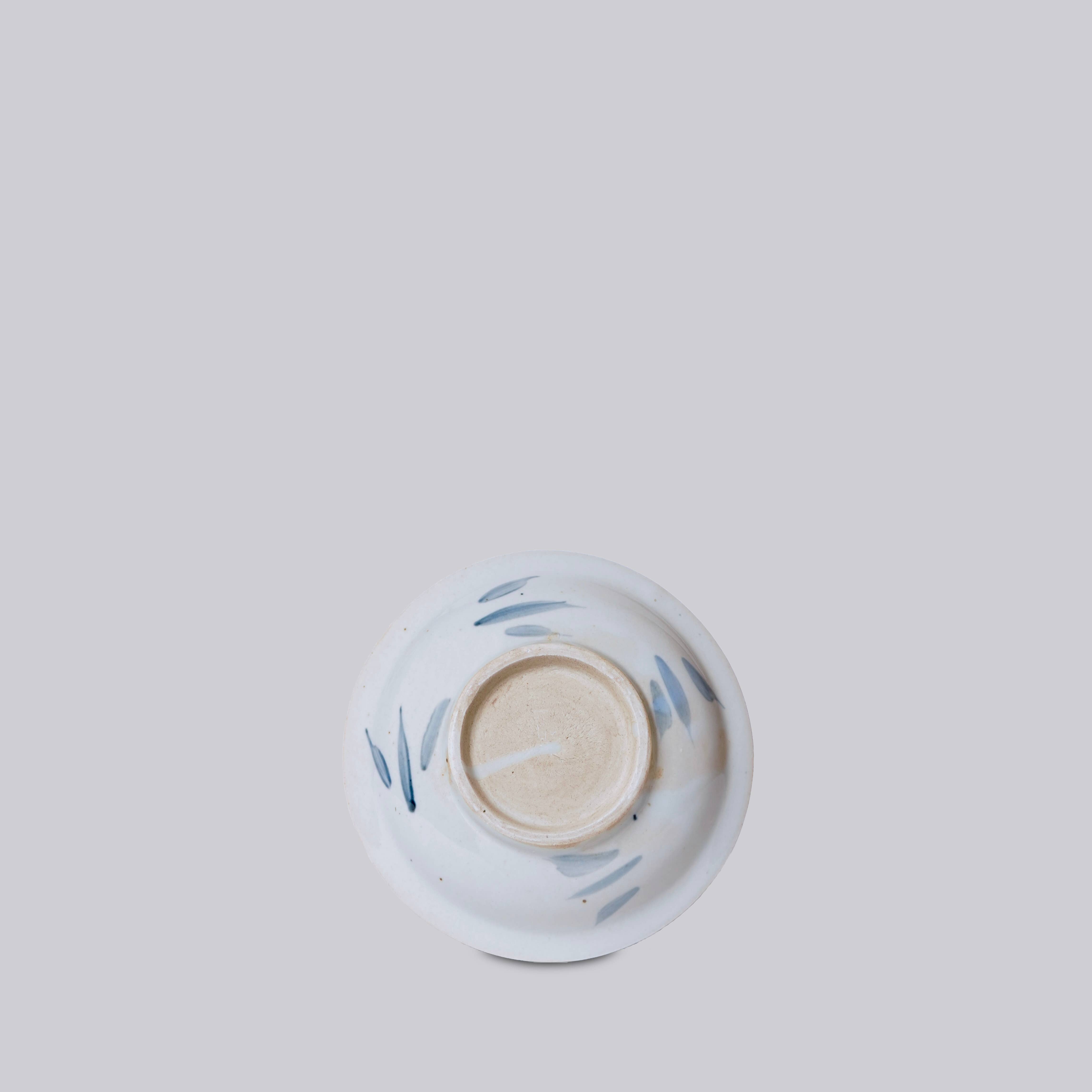 Cobalt Guild - Vente Assiettes/plats/bols de décoration - Petit plat à carpes de bon augure en porcelaine bleue et blanche2