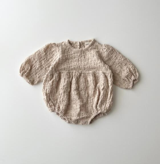 Annie & Charles – Engroshandel Bodysuit - Baby – Annie & Charles® Babybody med lange ærmer i økologisk bomuld - CLOUD0
