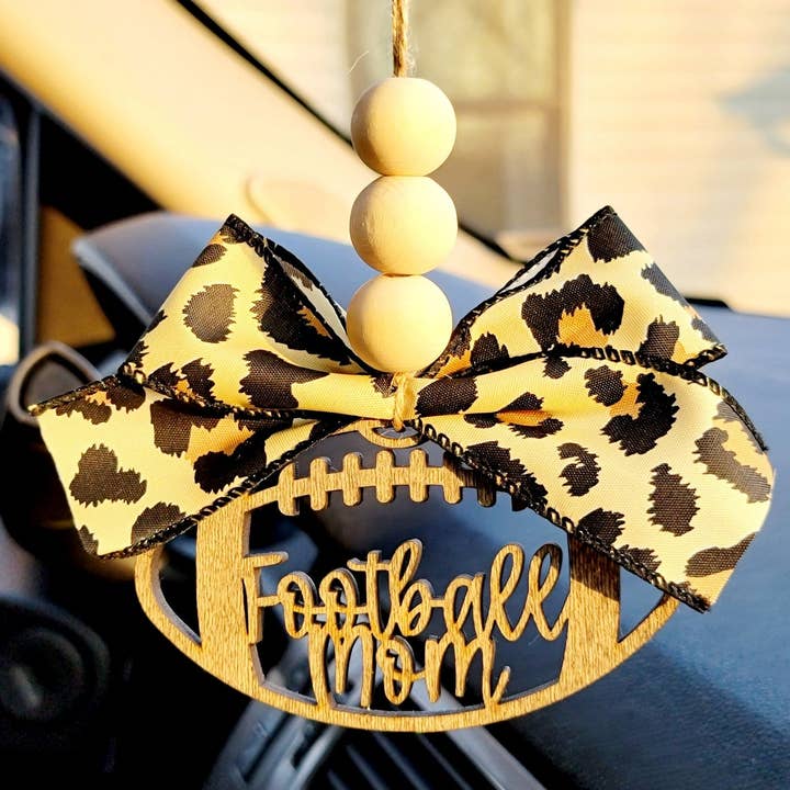 Pendentif de voiture pour maman de football Ornement de sac pour la vente par BD Lasers INC.