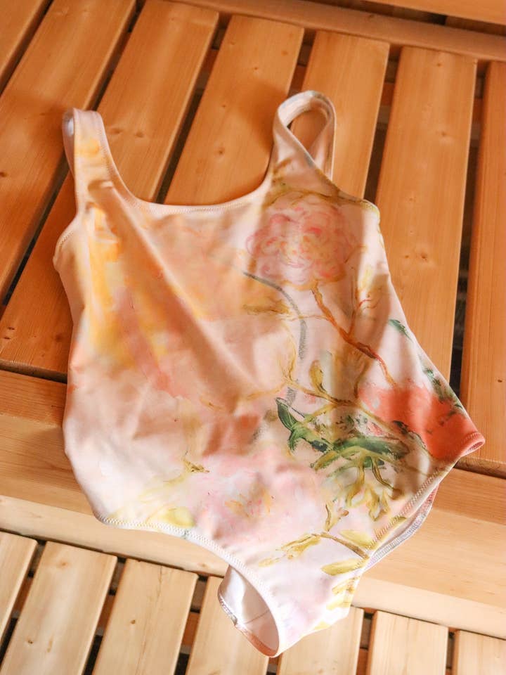 Maillot de bain une pièce fleur de pivoine pour la vente par Flora