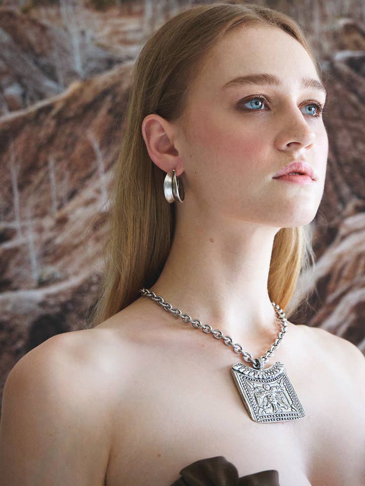 Collier à pendentif Double Eagle pour la vente par LOVARD