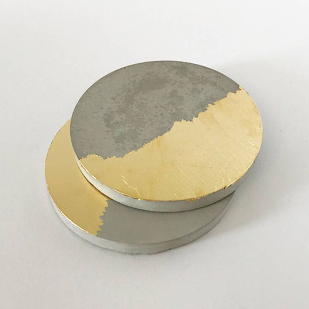 Anie Studio - Vendita all'ingrosso Sottobicchiere - Sottobicchiere rotondo in cemento foglia oro - 1/2