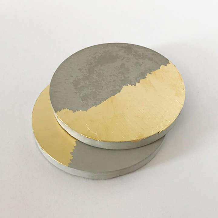 Anie Studio – Großhandel Untersetzer – Untersetzer aus Beton, rund, Blattgold, 1/2